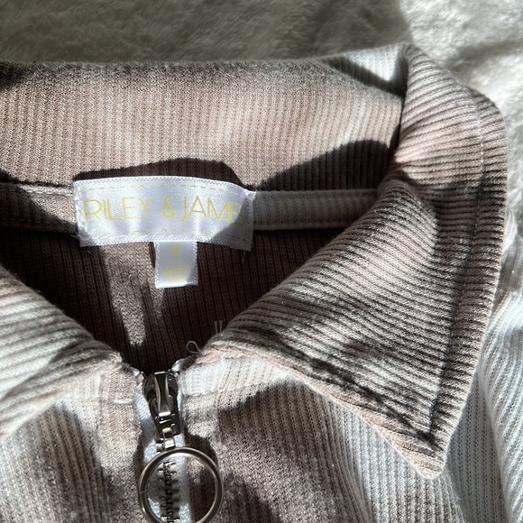 Riley and James brown and white zip up top - Picture 3 of 3